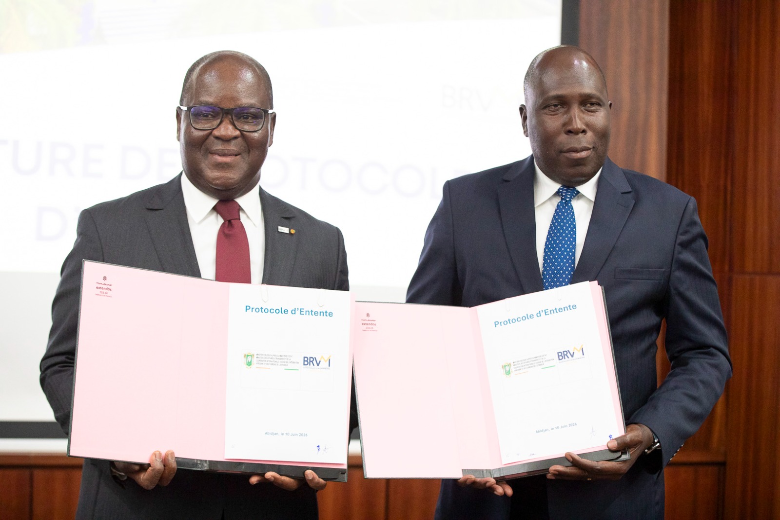 La BRVM et l’Etat ivoirien, à travers le Ministère Délégué auprès du Ministère d'Etat, Ministère des Affaires Etrangères et de la Coopération Internationale.
